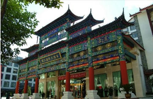 International Hotel Lijiang  Bagian luar foto